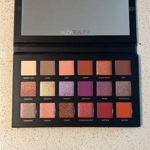 HUDA BEAUTY Desert Dusk Palette
